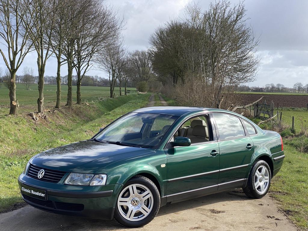 Volkswagen Passat SEDAN 2.3 VR5, ZEER NETTE STAAT!, Auto's, Volkswagen, Stof, Gebruikt, 10 km/l, Metallic lak