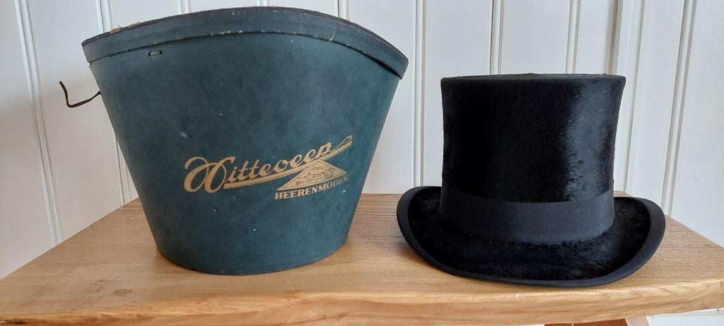 Antieke hoge herenhoed in originele hoedendoos Heerenveen, Antiek en Kunst, Ophalen, Heren