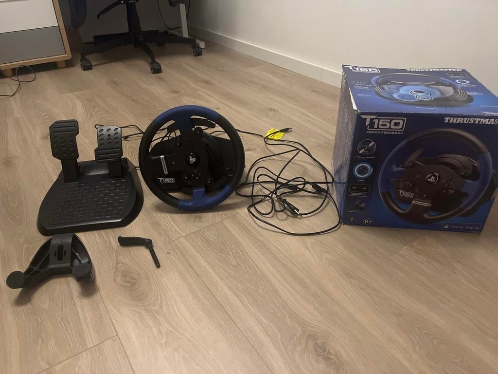 Thrustmaster T150 racestuur met pedalen - Zo goed als nieuw, Ophalen, Zo goed als nieuw, Stuur of Pedalen, PlayStation 4