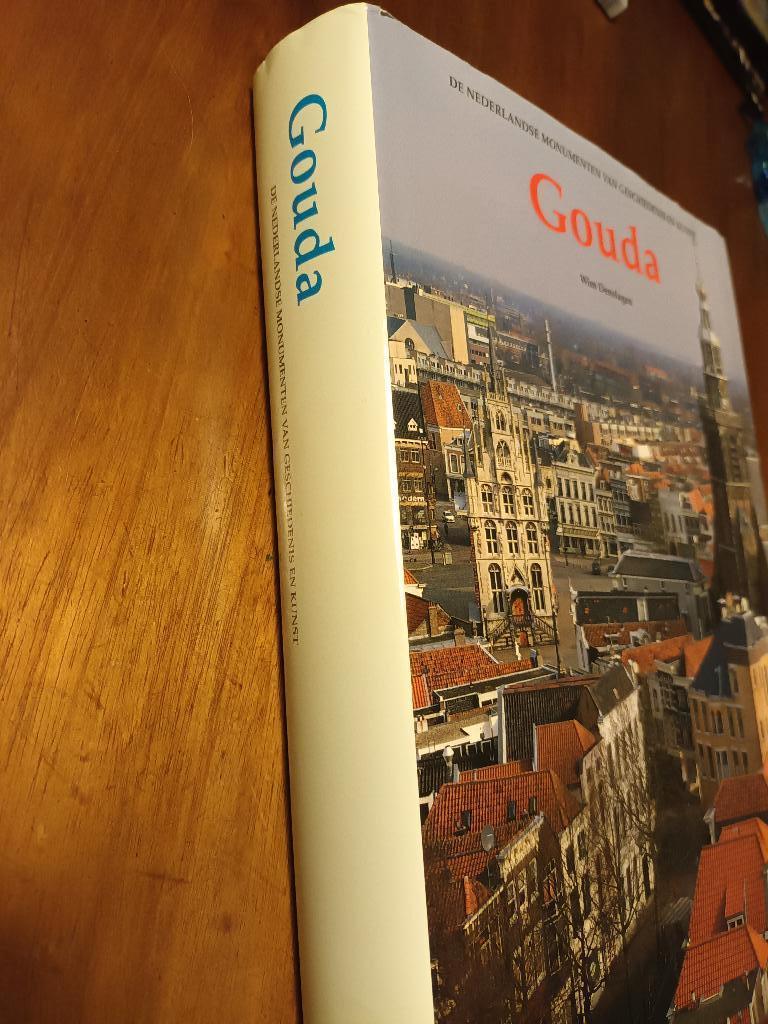 Dik geschiedenisboek over de stad Gouda, Ophalen of Verzenden, Zo goed als nieuw