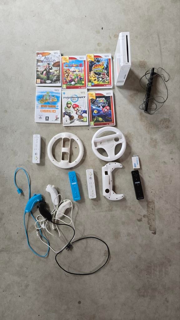 Werkende Nintendo Wii met 4 controllers en spellen, Spelcomputers en Games, Gebruikt, Racen en Vliegen, Eén computer, Ophalen of Verzenden