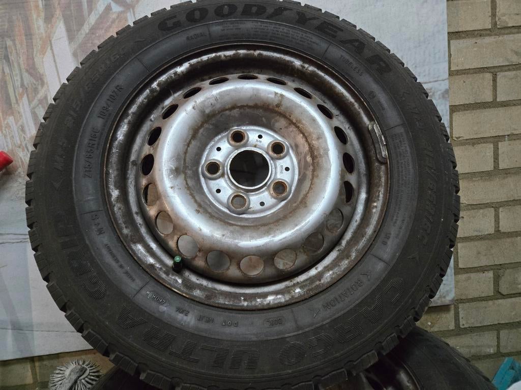 215/65R16 Goodyear cargo ultra grip met stalen velgen, Ophalen of Verzenden