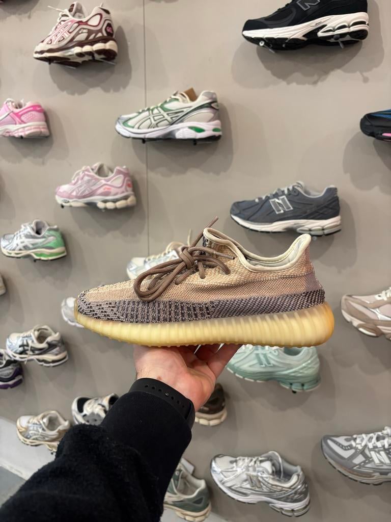 Yeezy 350 ash pearl maat 42, Kleding | Heren, Schoenen, D, Wit, Ophalen of Verzenden, Sneakers of Gympen
