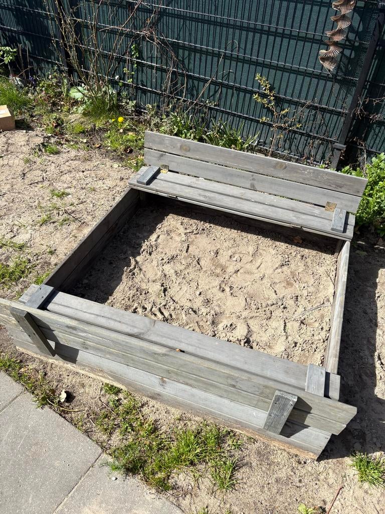 Houten zandbak met deksel, Ophalen, Gebruikt