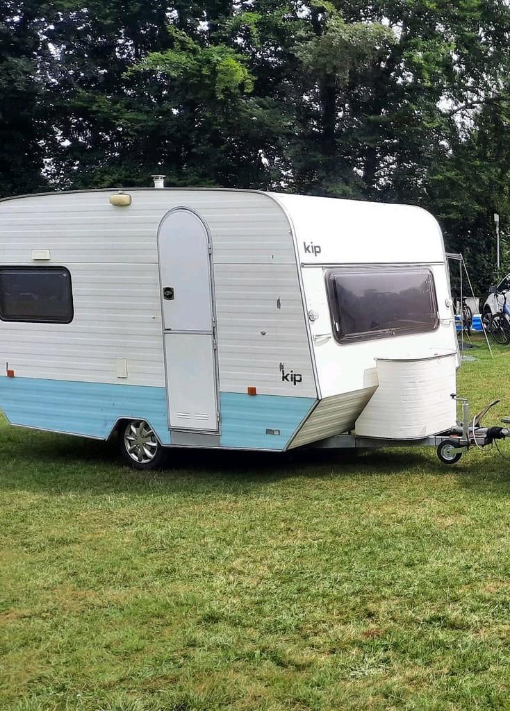 Kip caravan met voortent, uitbouw en inboedel, Caravans en Kamperen, Caravans, Vast bed, Rondzit, Kip, Uitbouw voortent