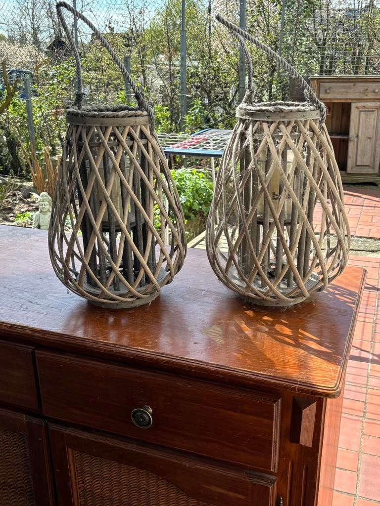 2 mooie windlichten, Ophalen, Zo goed als nieuw, Hout, 25 tot 50 cm