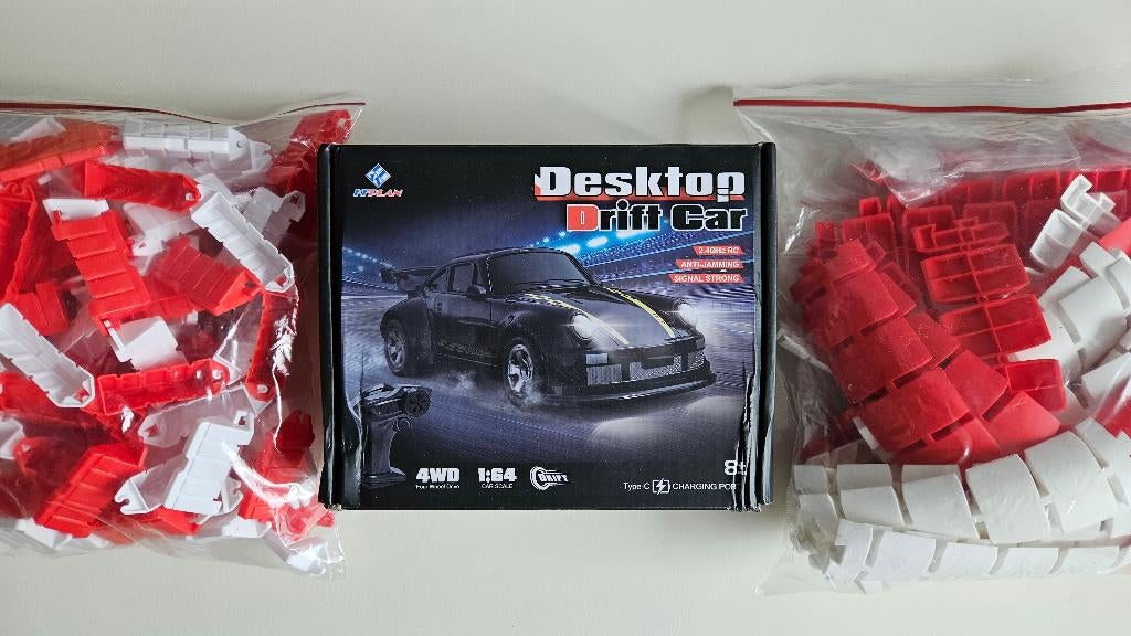 Desktop RC Drift Car 1:64 met circuit / track elementen, Elektro, Ophalen of Verzenden, Zo goed als nieuw, Auto onroad