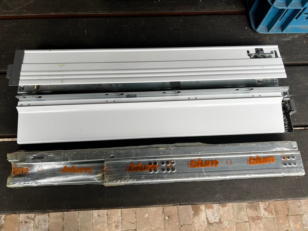 Partij nieuwe ladengeleiders e.a., Doe-het-zelf en Verbouw, Hang- en Sluitwerk, Ophalen, Nieuw, Overige materialen, Overige typen