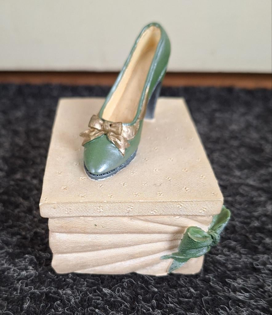 Vintage miniatuur schoen op porselein doosje., Antiek en Kunst, Antiek | Porselein, Ophalen