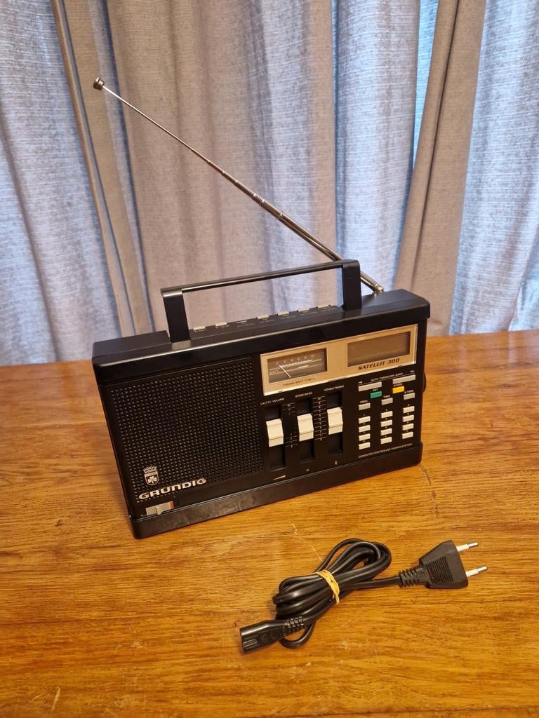 Grundig Satellit 300 radio, Gebruikt, Grundig, Grundig, Ophalen of Verzenden