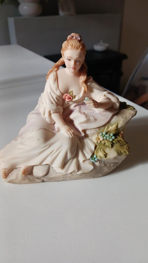 Vivian C Beeldje meisje-dame, Verzamelen, Beelden en Beeldjes, Ophalen of Verzenden, Zo goed als nieuw, Mens