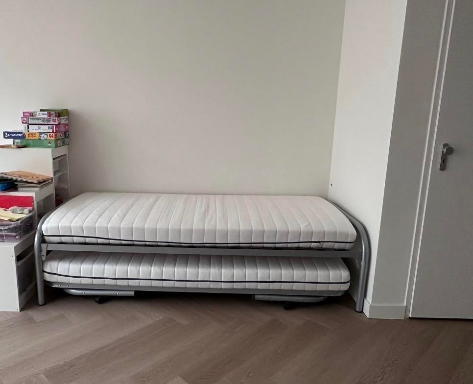 Uitschuifbaar bed één persoonsbed met twee matrassen, 90 cm, Eenpersoons, Ophalen of Verzenden, Zo goed als nieuw