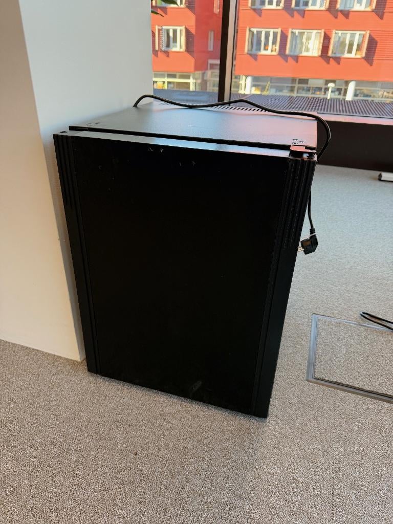 Stille mini koelkast / minibar 33L – BCH-40B-E – zwart, Witgoed en Apparatuur, Koelkasten en IJskasten, Ophalen, Minder dan 75 liter