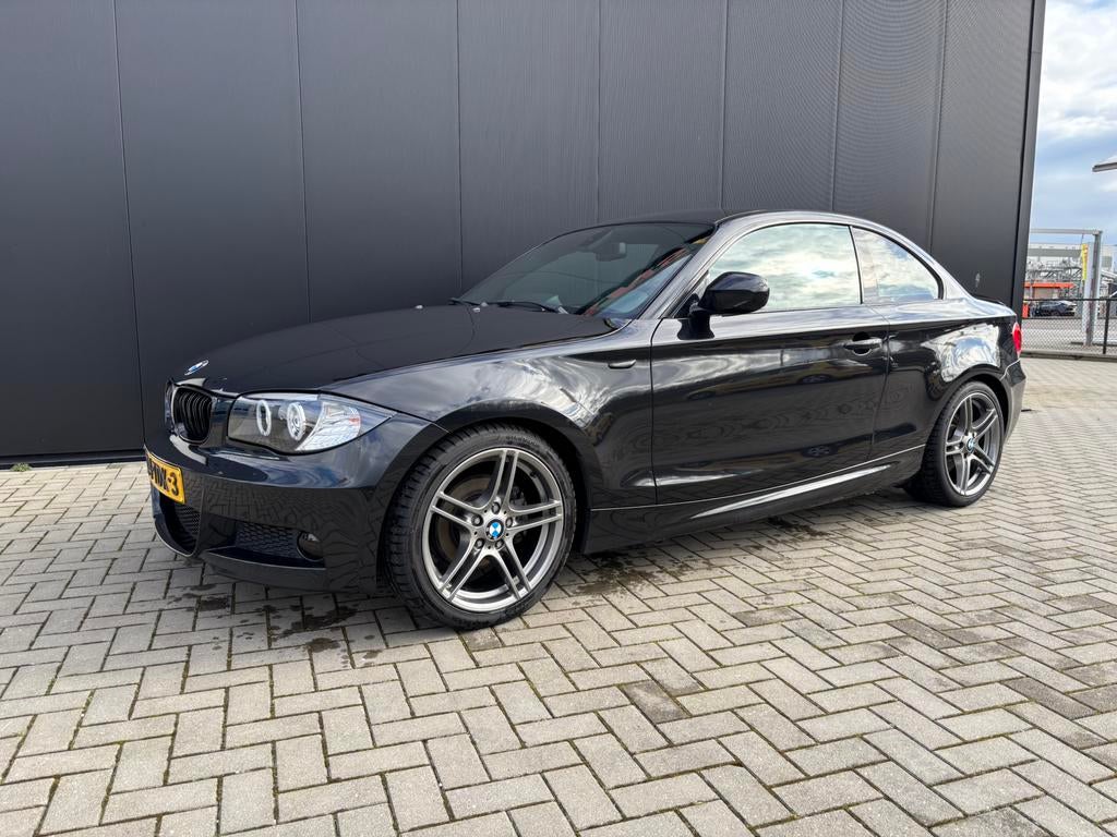 BMW 1-Serie 120I Coupe (e82) 2012 Zwart, Auto's, 1-Serie, Euro 5, 4 cilinders, 4 stoelen