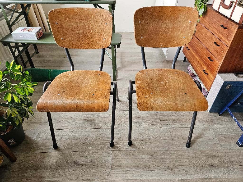 Twee schoolstoelen, Ophalen, Gebruikt, Twee, Bruin