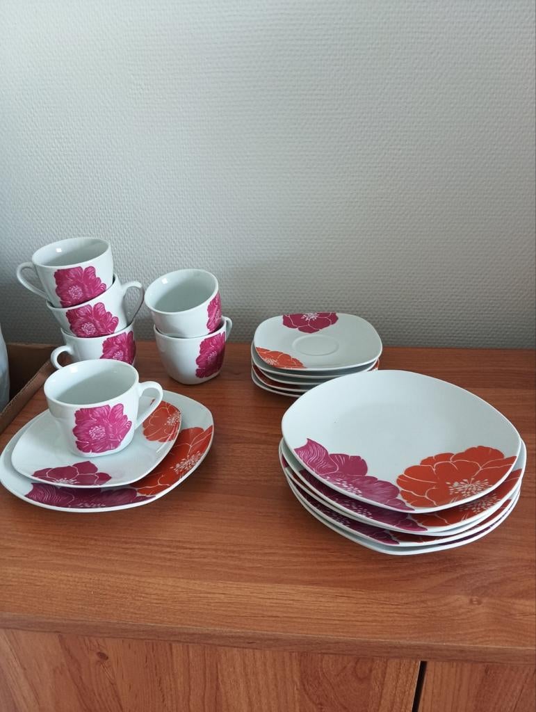 Van Well serviesset - 6 van elk, Ophalen of Verzenden, Zo goed als nieuw, Overige stijlen, Porselein