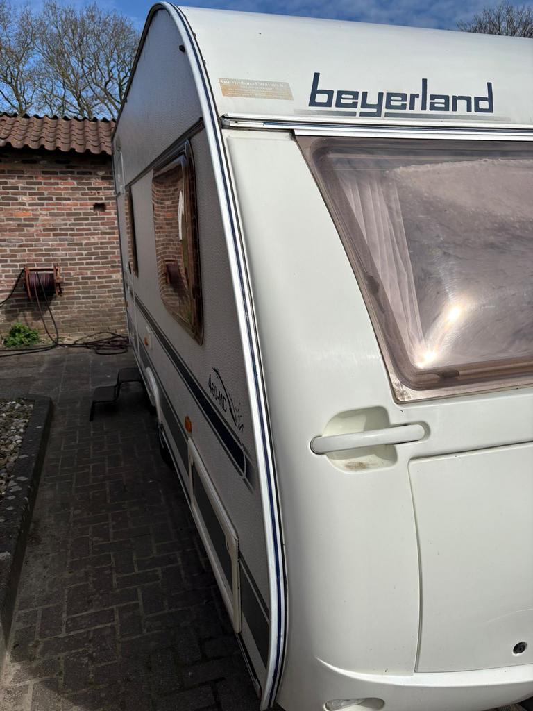 Beyerland Vitesse 460MD - Compacte en complete caravan uit 2, Caravans en Kamperen, 75 kg, Omvormbare zithoek, Treinzit, Particulier