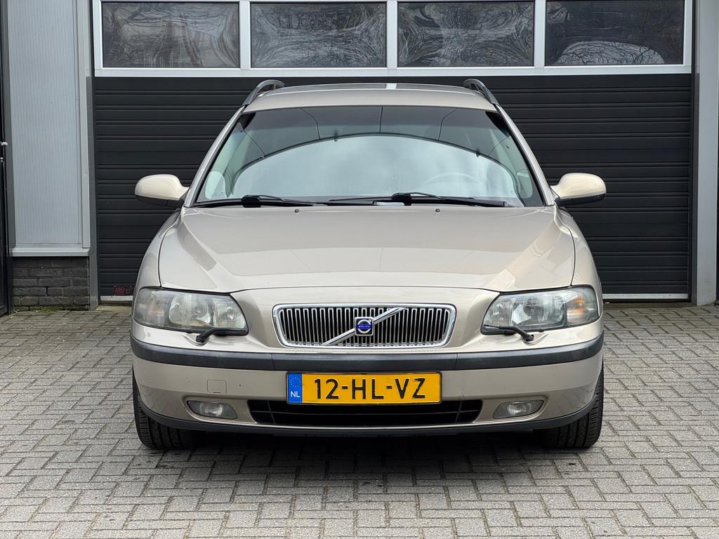 Volvo V70 2.4 T Comfort Line Automaat, Cruise, NAP, Beige, 2435 cc, 1570 kg, 102 €/maand