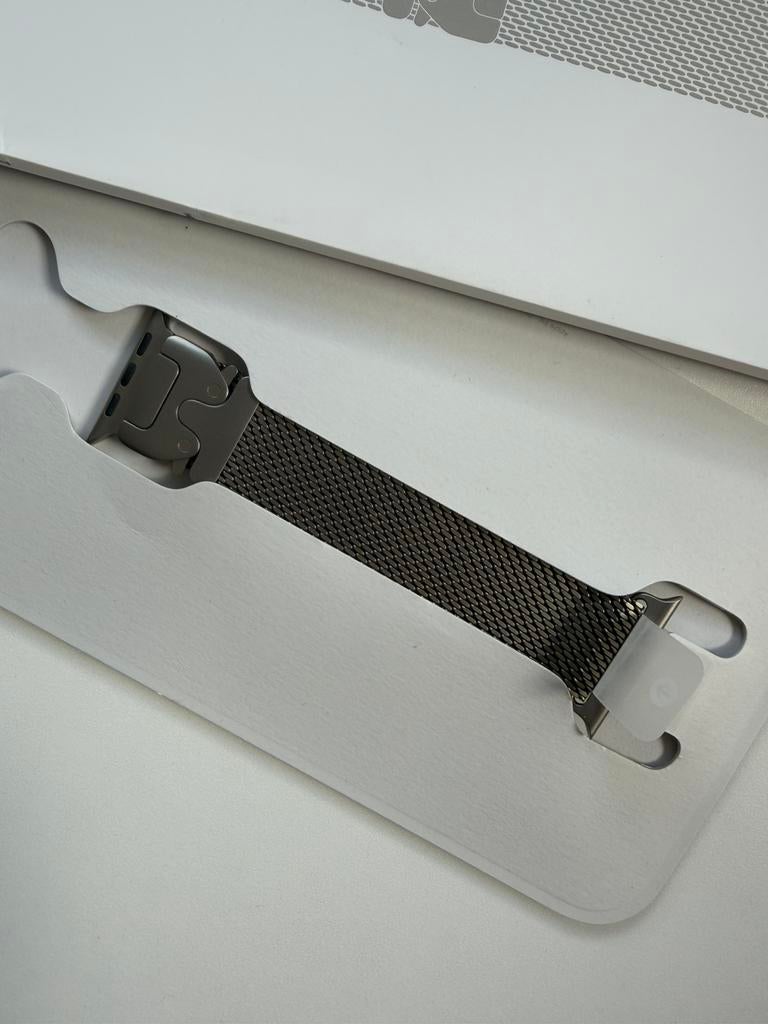 Apple Watch Ultra Naturel Titanium Milanese loop maat S, Apple, IOS, Ophalen of Verzenden, Apple