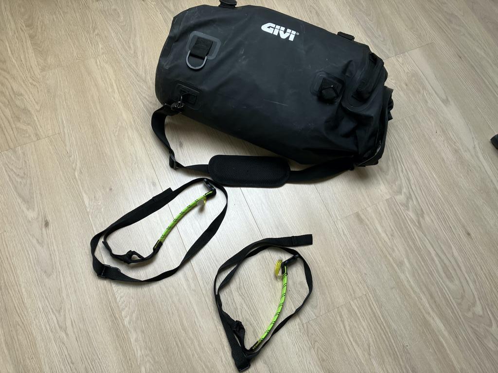 Givi, bagagerol motor, Ophalen, Zo goed als nieuw
