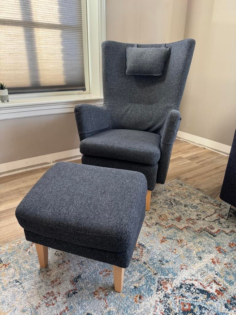 Donkergrijze fauteuil Omtanksam met voetenbank - Ikea, Ophalen, Minder dan 75 cm, Zo goed als nieuw, Stof