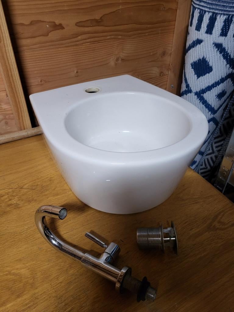 Wastafeltje  met kraan, Ophalen