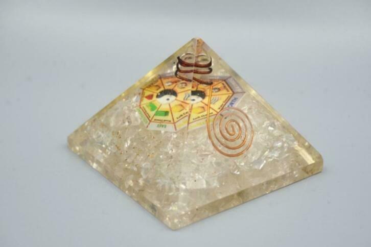 Bergkristal orgoniet piramide, Verzamelen, Mineralen en Fossielen, Ophalen of Verzenden, Mineraal
