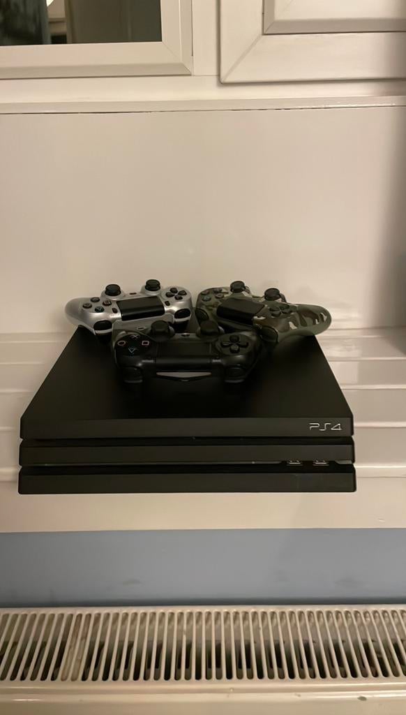 Playstation 4, Ophalen, Zo goed als nieuw, Met 2 controllers, Pro