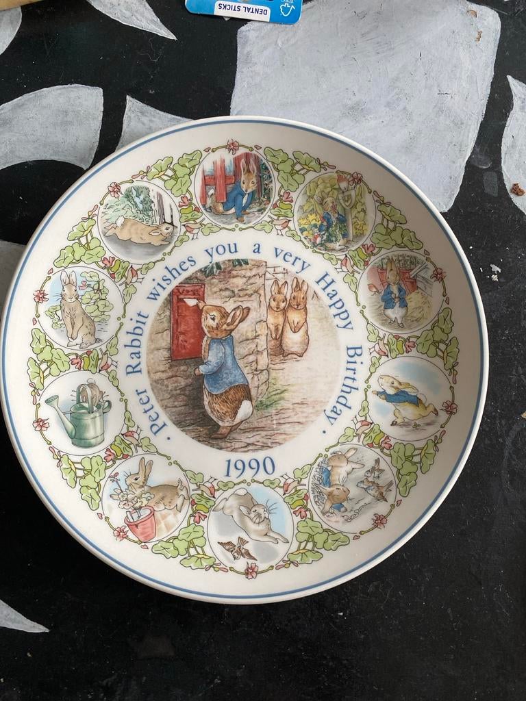 Wedgwood Peter Rabbit Verjaardagsbord 1990, Huis en Inrichting, Keuken | Servies, Ophalen of Verzenden, Zo goed als nieuw, Bord(en)