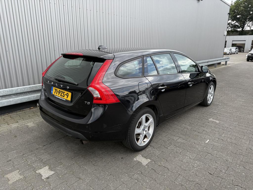 Volvo V60 1.6 T3 Clima, Navi, Cruise, LM, z.g.a.n. APK – I, Auto's, Volvo, Voorwielaandrijving, Gebruikt, Zwart, 4 cilinders