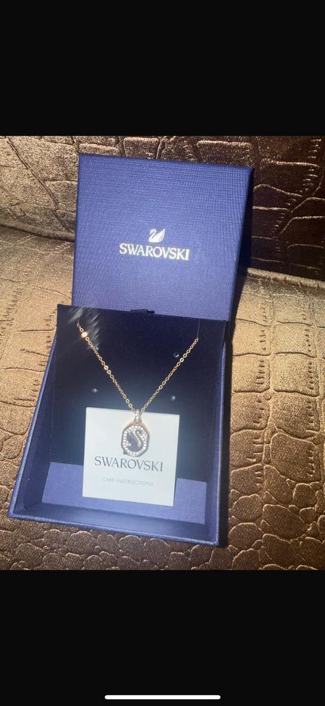 Swarovski ketting goud met zwaan, Verzamelen, Swarovski, Ophalen of Verzenden, Zo goed als nieuw, Sieraad of Horloge
