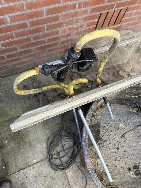 vijverpomp met kuip en toebehoren, Ophalen, Gebruikt