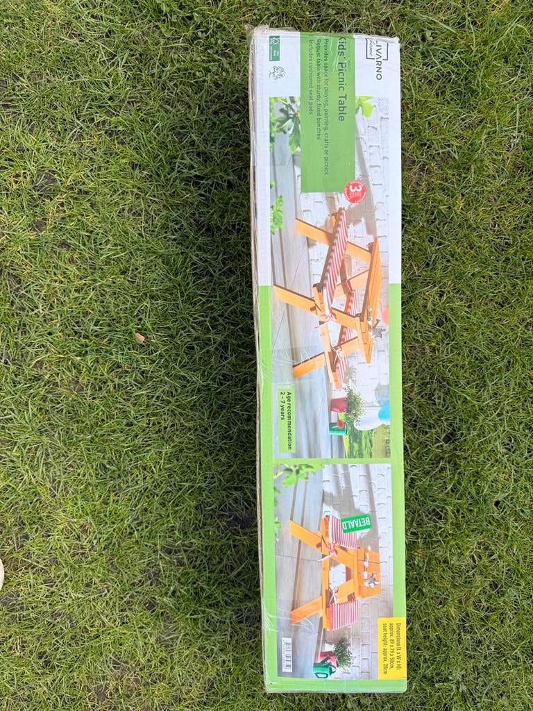 JUVARNO Kids Picnic Table, Ophalen, Nieuw
