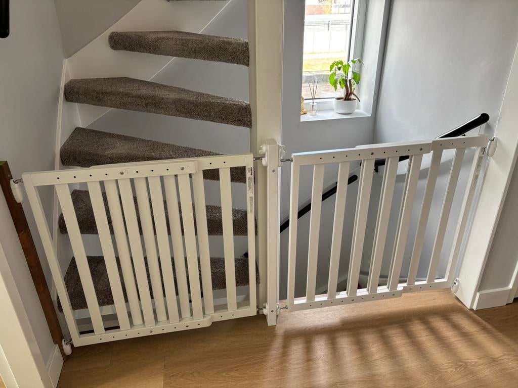 Twee vaste witte houten traphekjes van het merk Noma, Ophalen, 100 tot 115 cm, Zo goed als nieuw, Schroefhekje