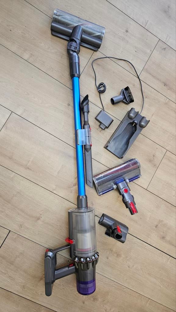 Dyson V11 steelstofzuiger met accessoires, Gebruikt, Stofzuiger, Ophalen of Verzenden, Minder dan 1200 watt