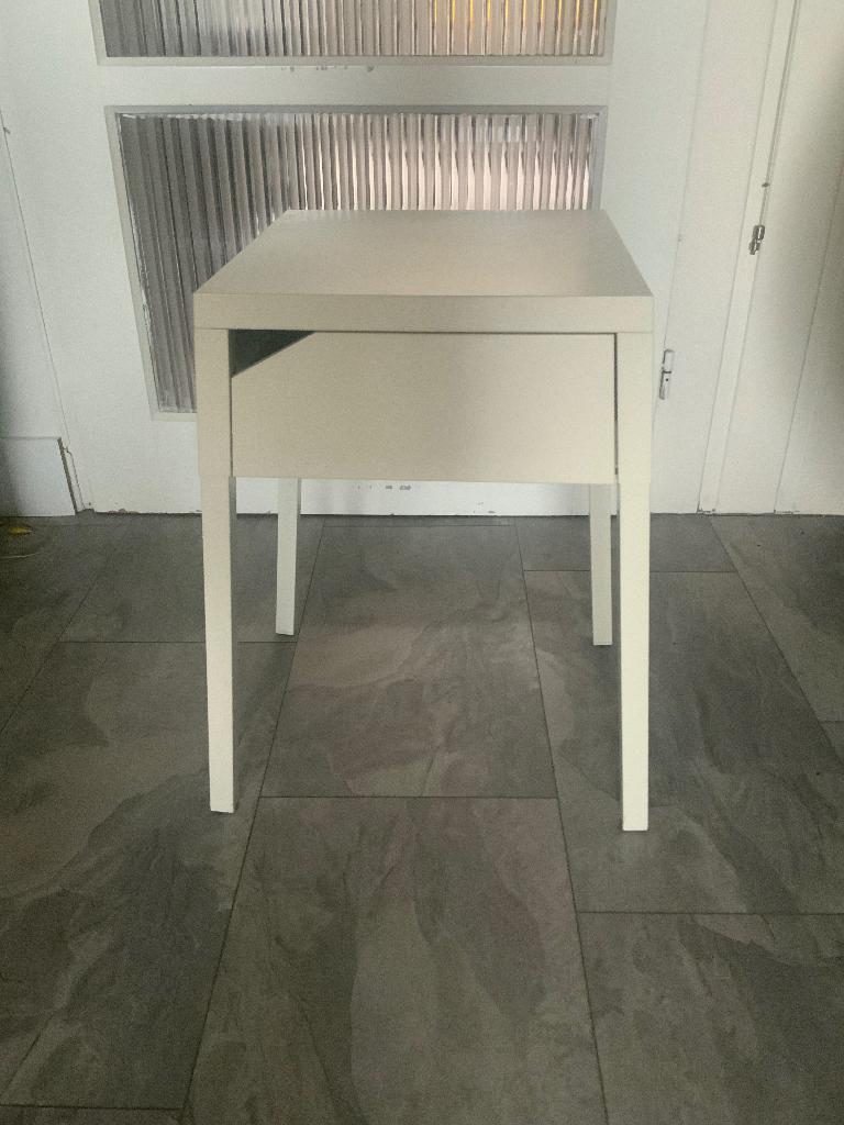 Nachtkastje bijzettafeltje IKEA Selje wit, Gebruikt, Minder dan 45 cm, Metaal of Aluminium, Ophalen of Verzenden