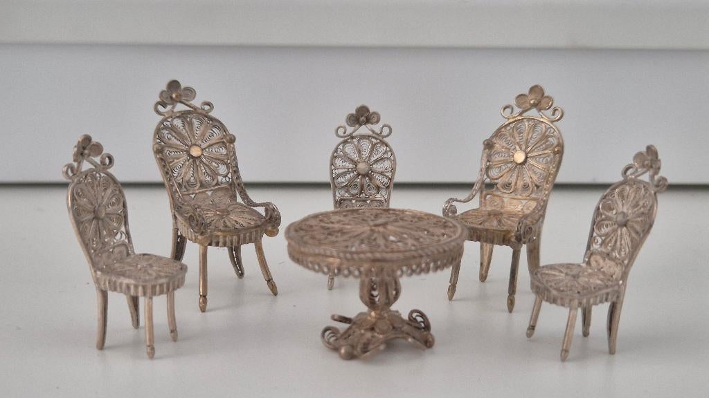 Vintage zilveren filigraan miniatuur 5 stoelen en 1 eettafel, Ophalen of Verzenden, Zilver