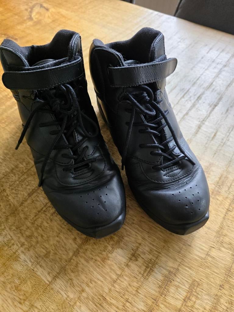 Capezio danssneakers maat US 9,5, Sport en Fitness, Dansen, Ophalen of Verzenden, Gebruikt, Schoenen