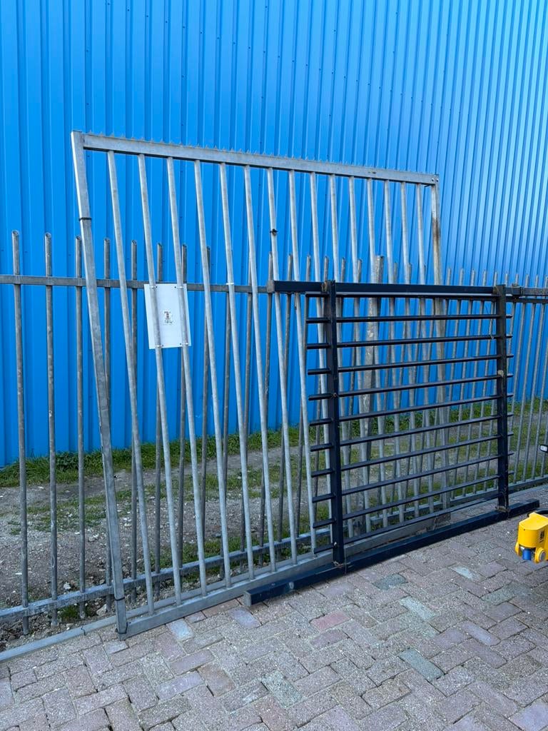 Gegalvaniseerde poort. 230x230 ongeveer, Ophalen of Verzenden, Gebruikt, IJzer, Spijlenhekwerk