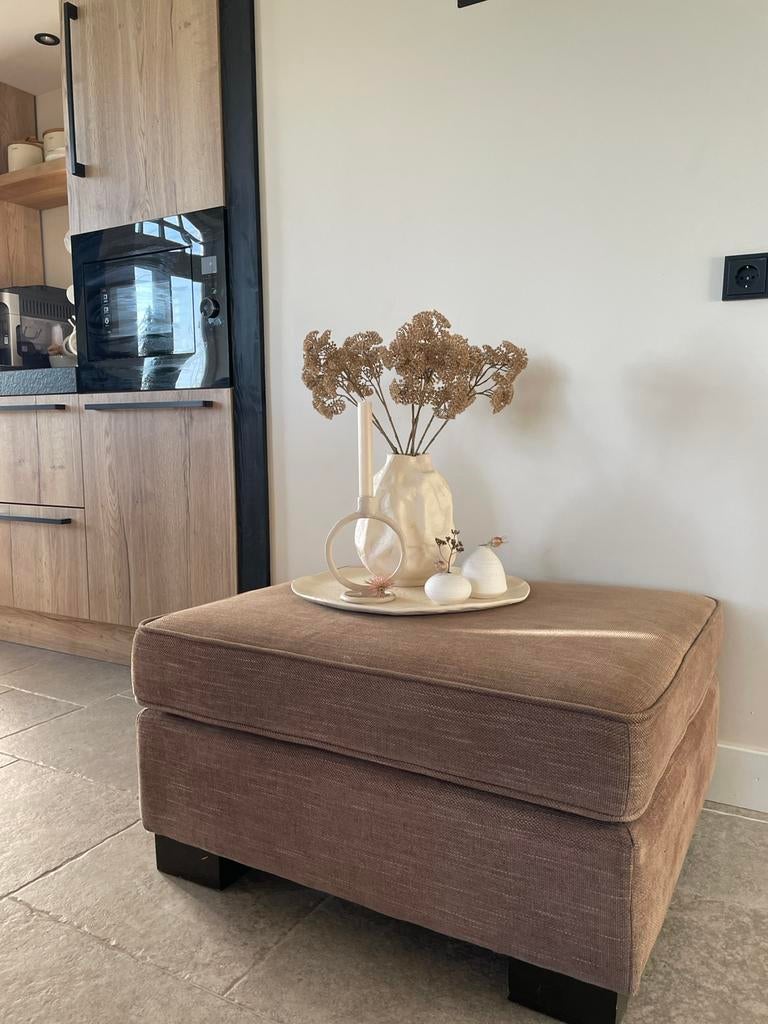 Mooie poef, bijzettafel, salontafel of voetenbank zachtbruin, Ophalen, 75 tot 100 cm, Stof, Rechthoekig