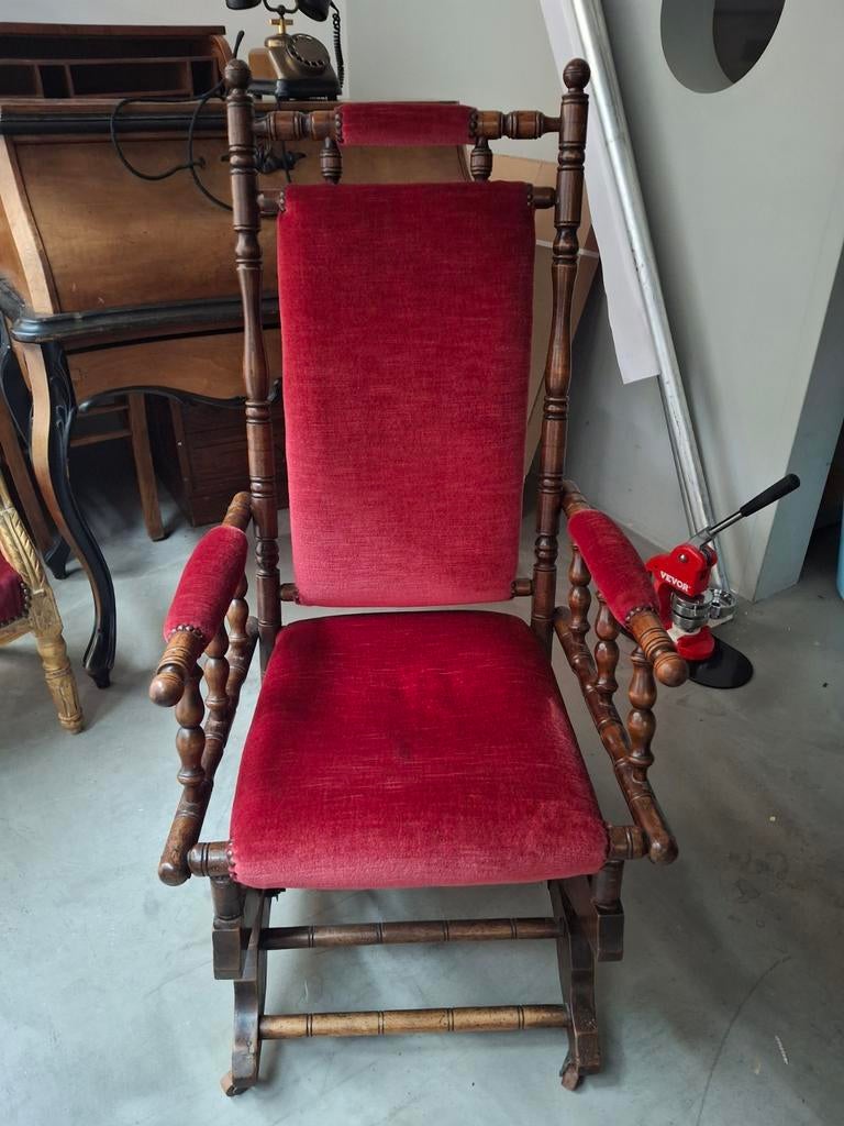 Antieke rode fluwelen stoel met wieltjes, Antiek en Kunst, Ophalen
