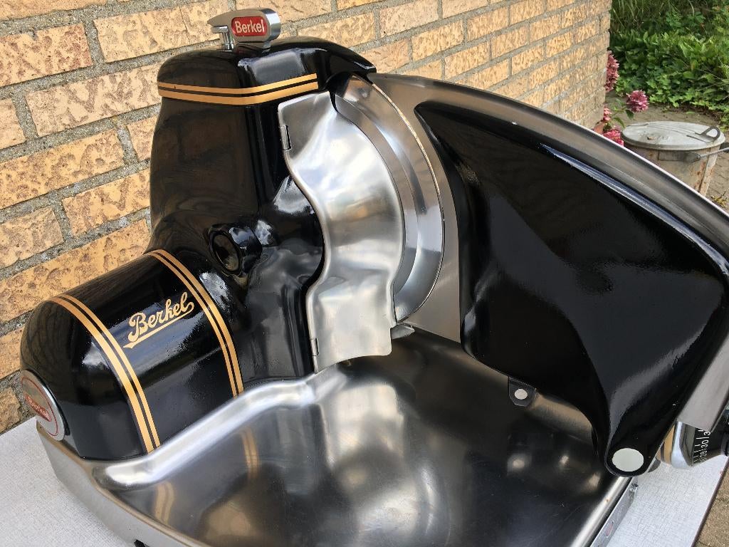 Berkel 834 snijmachine evt met bijpassende weegschaal kleur, Ophalen, Zo goed als nieuw