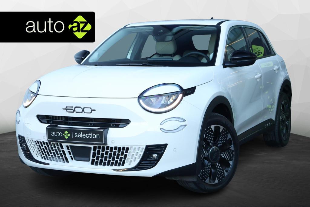 Fiat 600 1.2 Hybrid La Prima / Camera / Stoel Massage, Gebruikt, 1199 cc, Wit, Bedrijf