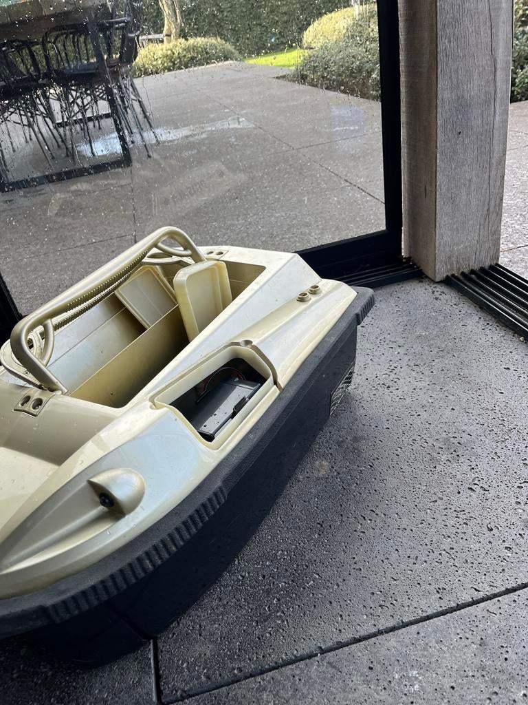 Prisma Voerboot met accessoires en wat liefde nodg, Watersport en Boten, Hengelsport | Karpervissen, Ophalen of Verzenden, Gebruikt