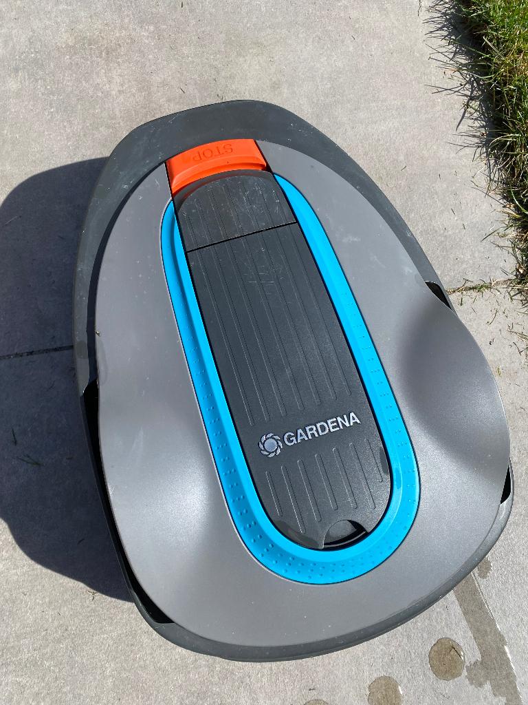 Gardena Robotmaaier Sileno City incl garage en oplaadstation, Tuin en Terras, Robotmaaiers, Ophalen, Gebruikt, Minder dan 20 cm