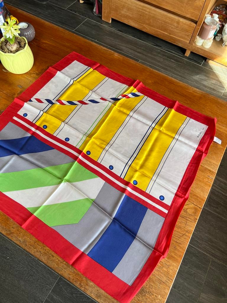 Richel Paris sjaal van 100% zijde, Verzenden, Gedragen, Sjaal