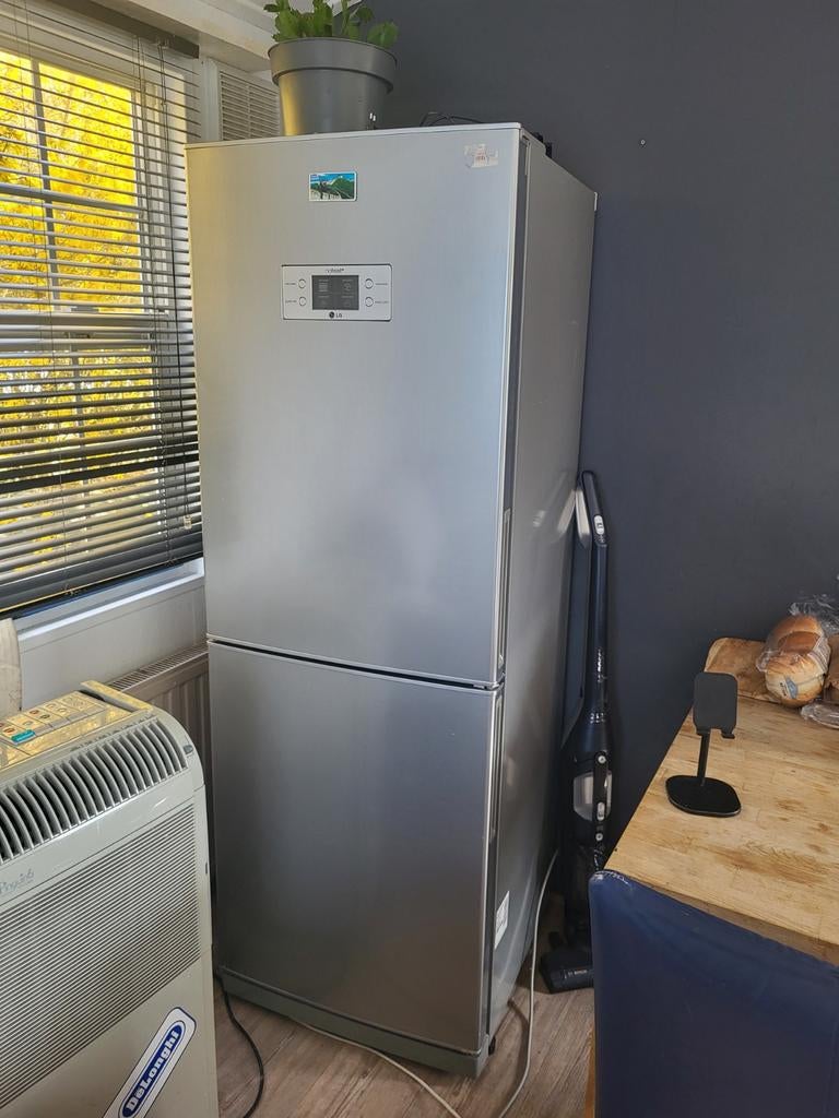 LG koelkast, 200 liter of meer, Ophalen, Met aparte vriezer, 160 cm of meer