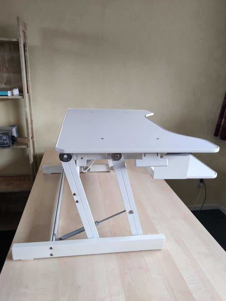 UPdesk XL zit-sta bureau verhoger wit, Huis en Inrichting, Bureaus, Ophalen, In hoogte verstelbaar, Zo goed als nieuw, Stabureau