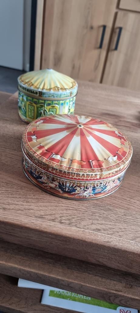 2 Churchill's carrousel koekblikken, Ophalen of Verzenden, Gebruikt, Koek(jes), Overige merken