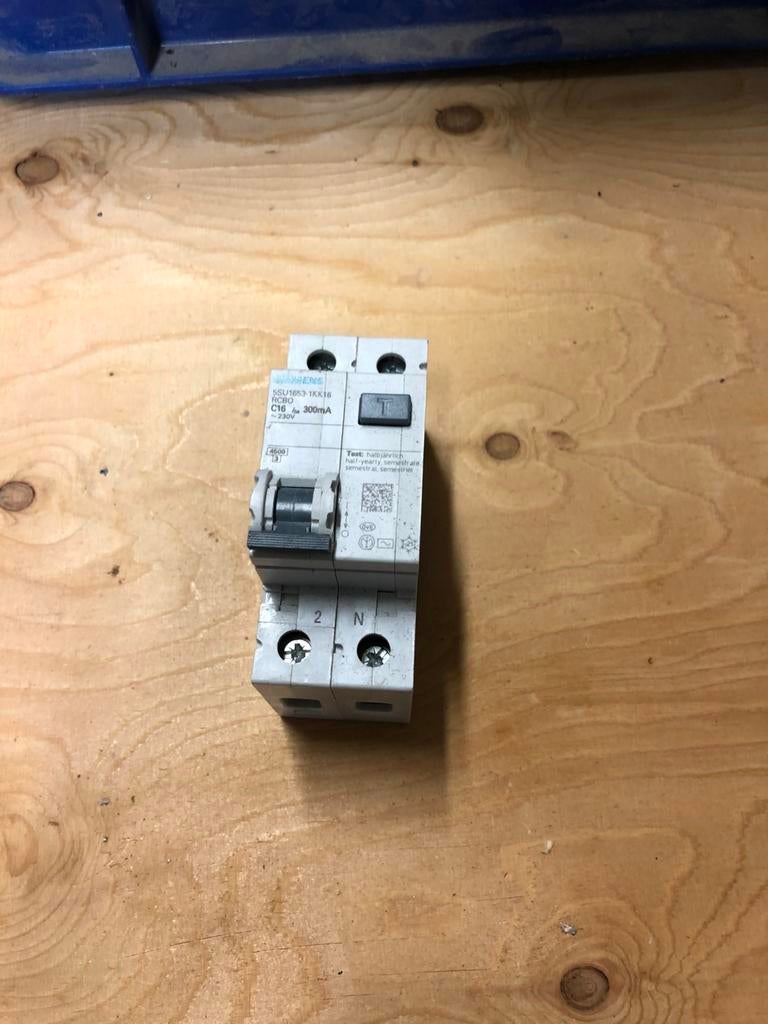 Te koop Siemens c16 met aardlek nieuw, Ophalen of Verzenden, Zo goed als nieuw, Overige typen